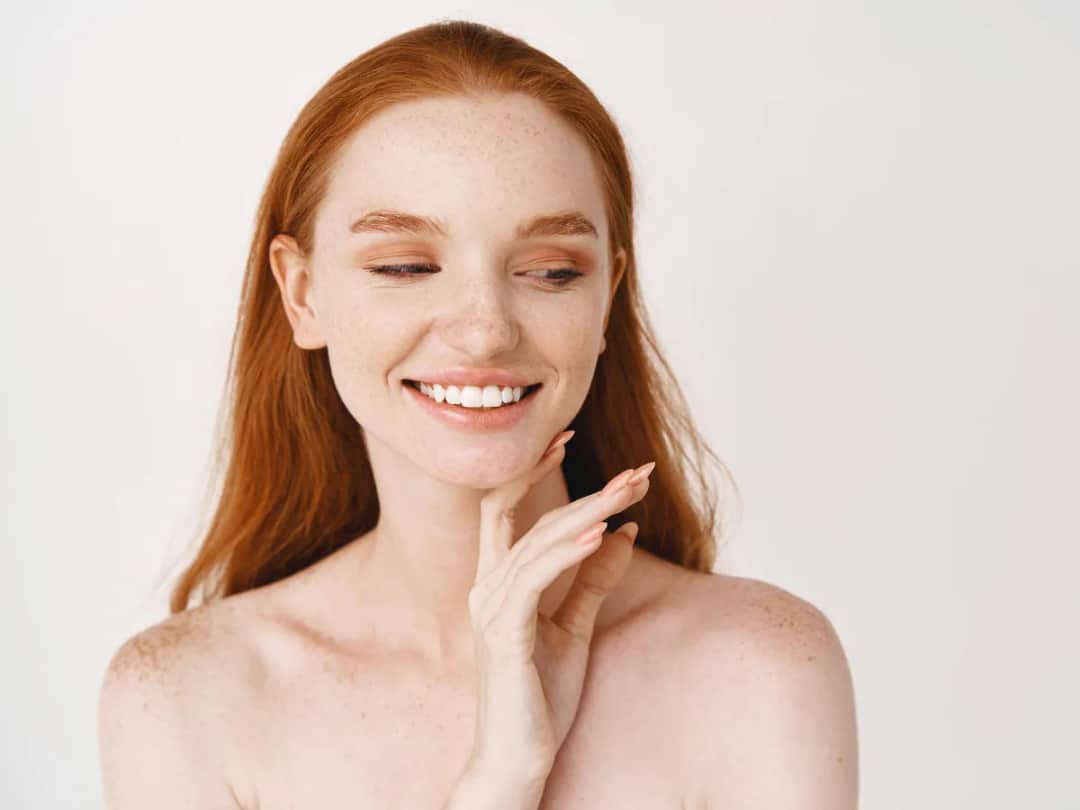 Jaki kolor włosów do jasnej cery? Najlepsze odcienie i porady