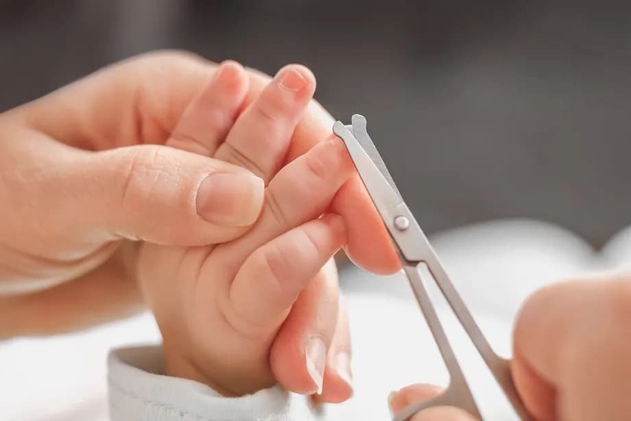 Jak bezpiecznie obcinać paznokcie noworodka: 5 sprawdzonych metod