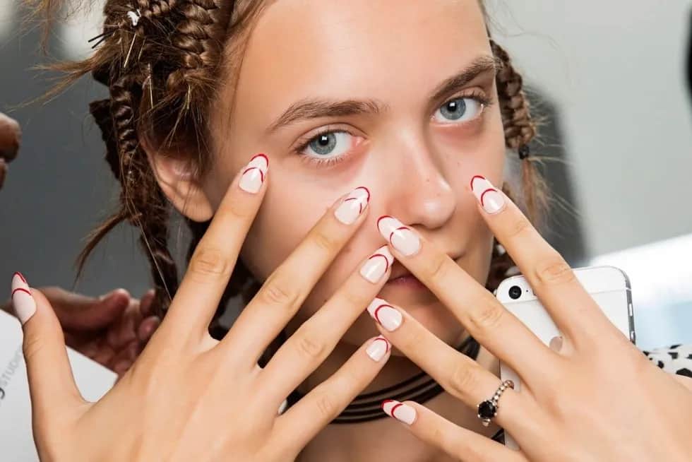 Jak zrobić paznokcie akrylowe: 8 kroków do perfekcyjnego manicure