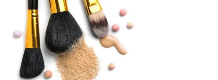 Jak skutecznie czyścić pędzle do makijażu: 5 sprawdzonych metod