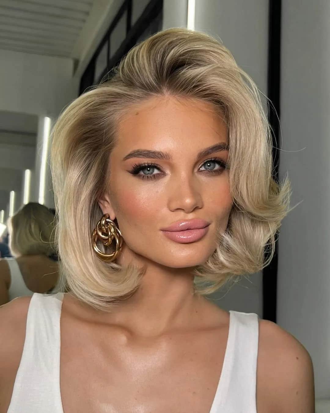 Najlepsze fryzury dla kwadratowej twarzy - 7 stylów, które Cię odmienią