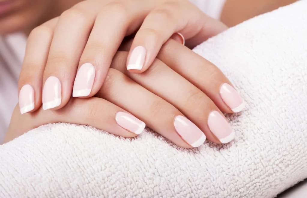 Manicure klasyczny: na czym polega i jak go wykonać krok po kroku