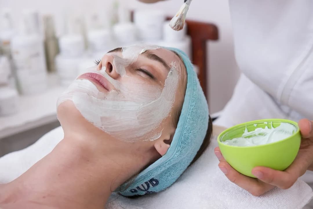 Jaki peeling do cery dojrzałej? 5 najskuteczniejszych rodzajów