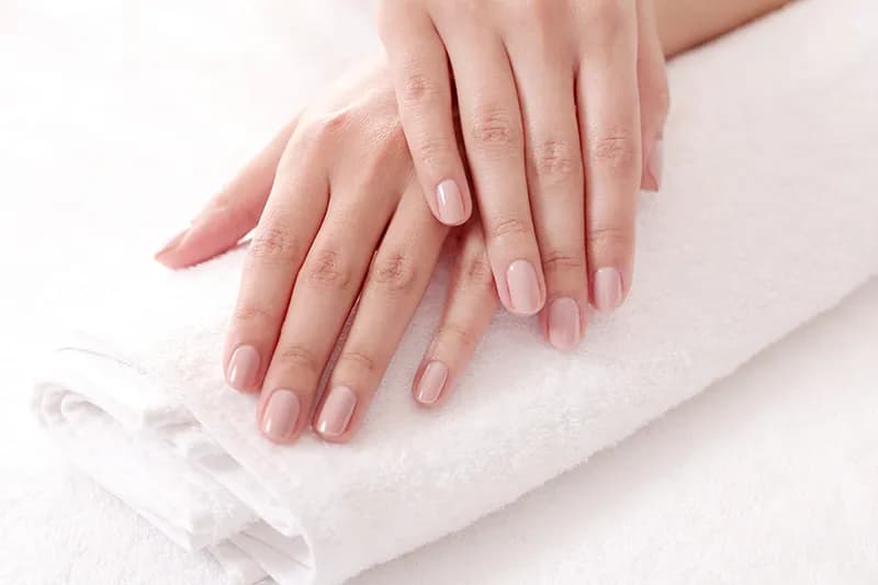 Jak używać primer do paznokci: 10 wskazówek dla perfekcyjnego manicure