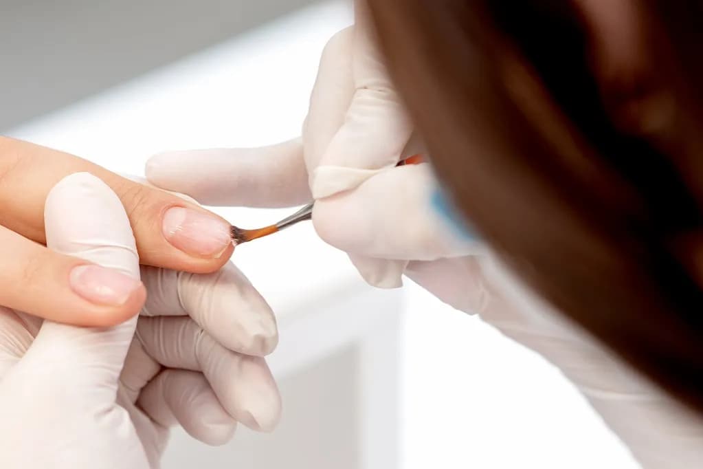 Manicure leczniczy: na czym polega i jakie daje korzyści?